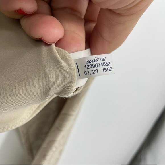 Offline by Aerie Beige Floral Real Me Cropped Top Long Sleeve Stretchy L - Picture 4 of 7